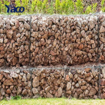 Caja hexagonal de gaviotas con caja de gaviones y caída de rocas con agujero